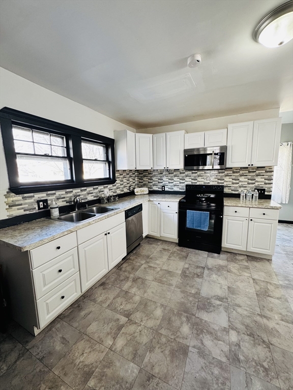 59 Daviston Street Springfield, MA 01108 - Photo 14 of 22 Gallery Image 14