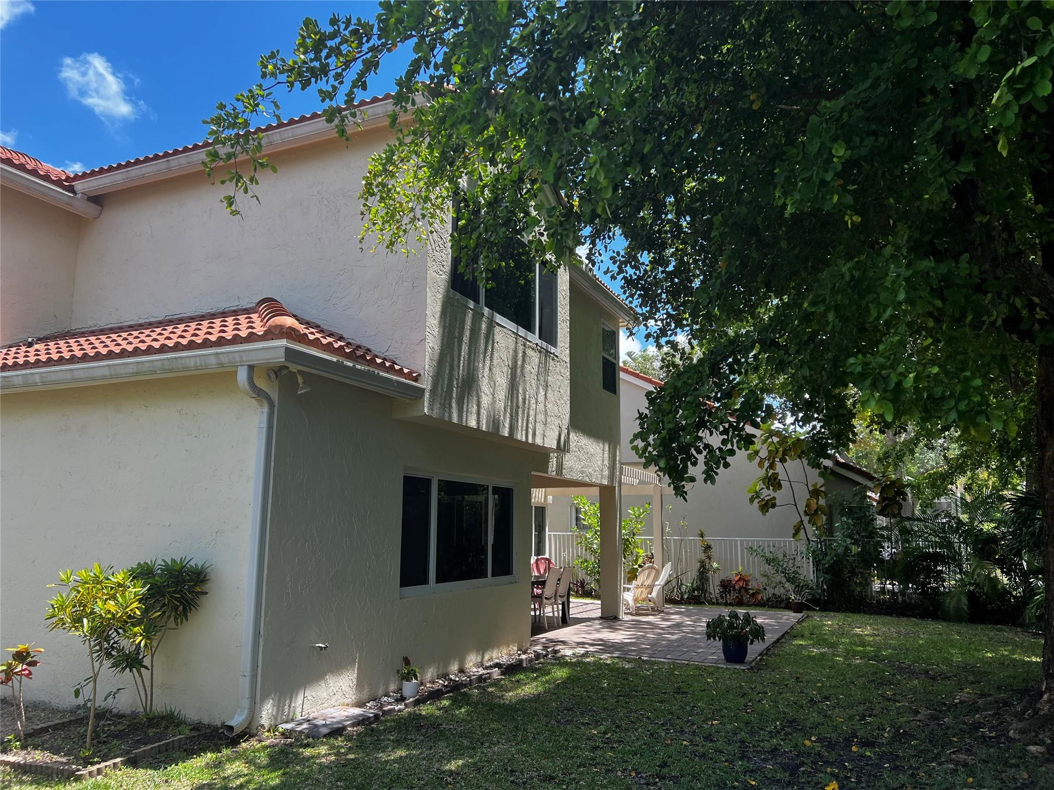 1550 Seabay Road Weston, FL 33326 - Photo 21 of 22 GARDEN