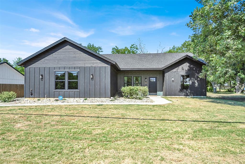 928 Country Club Road Cleburne, TX 76033 - Photo 2 of 34 Gallery Image 2