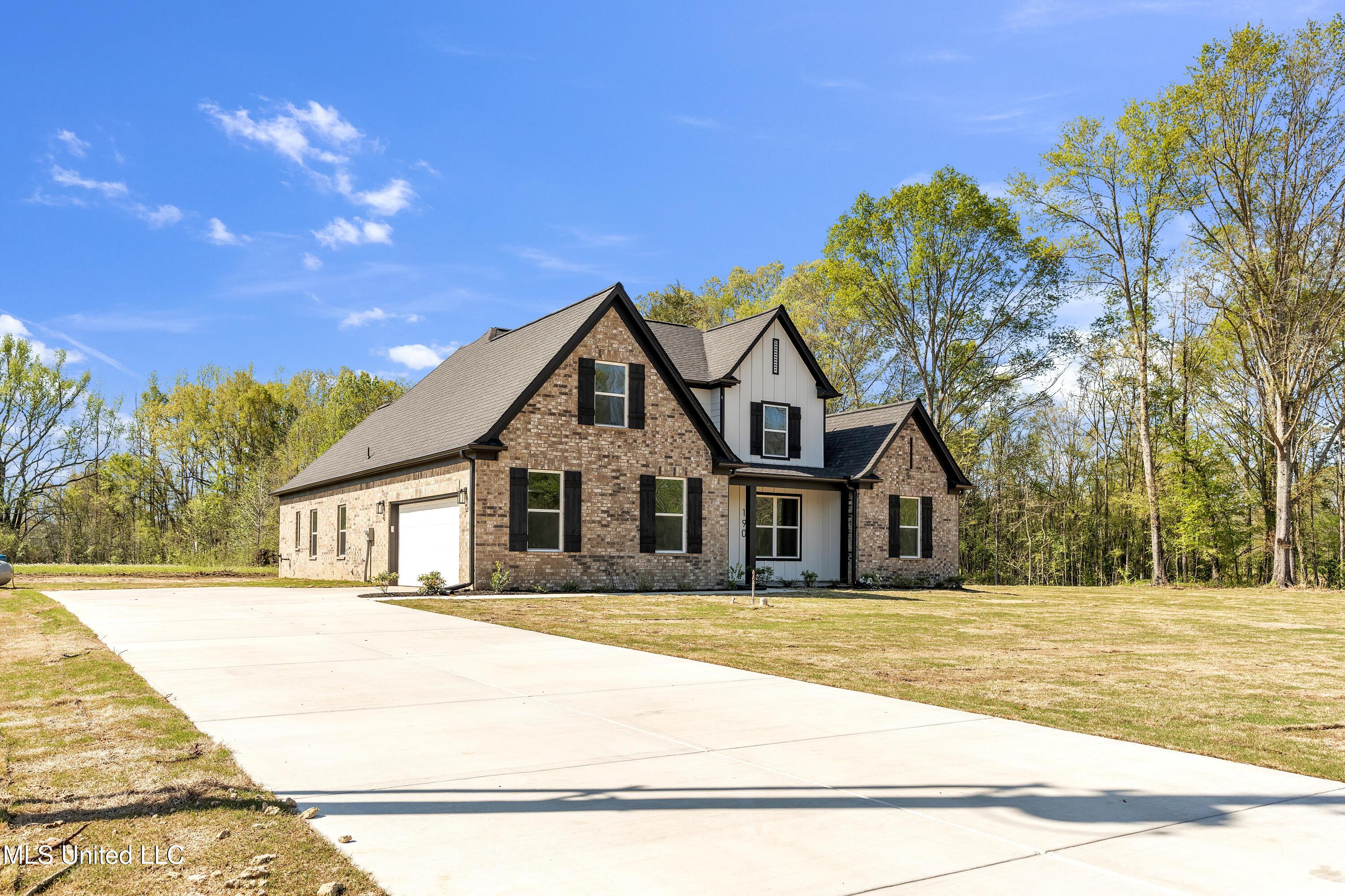 190 Centerline Roper Loop Byhalia, MS 38611 - Photo 2 of 26 A1_01157