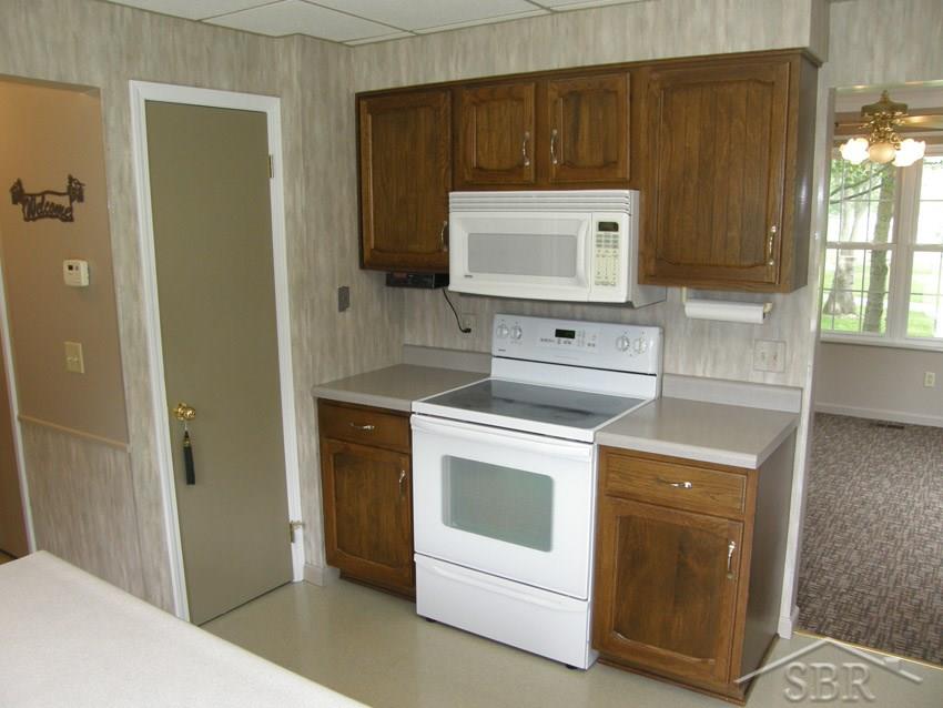 930 West Walnut Street St. Charles, MI 48655 - Photo 6 of 19 31247949-5.JPG