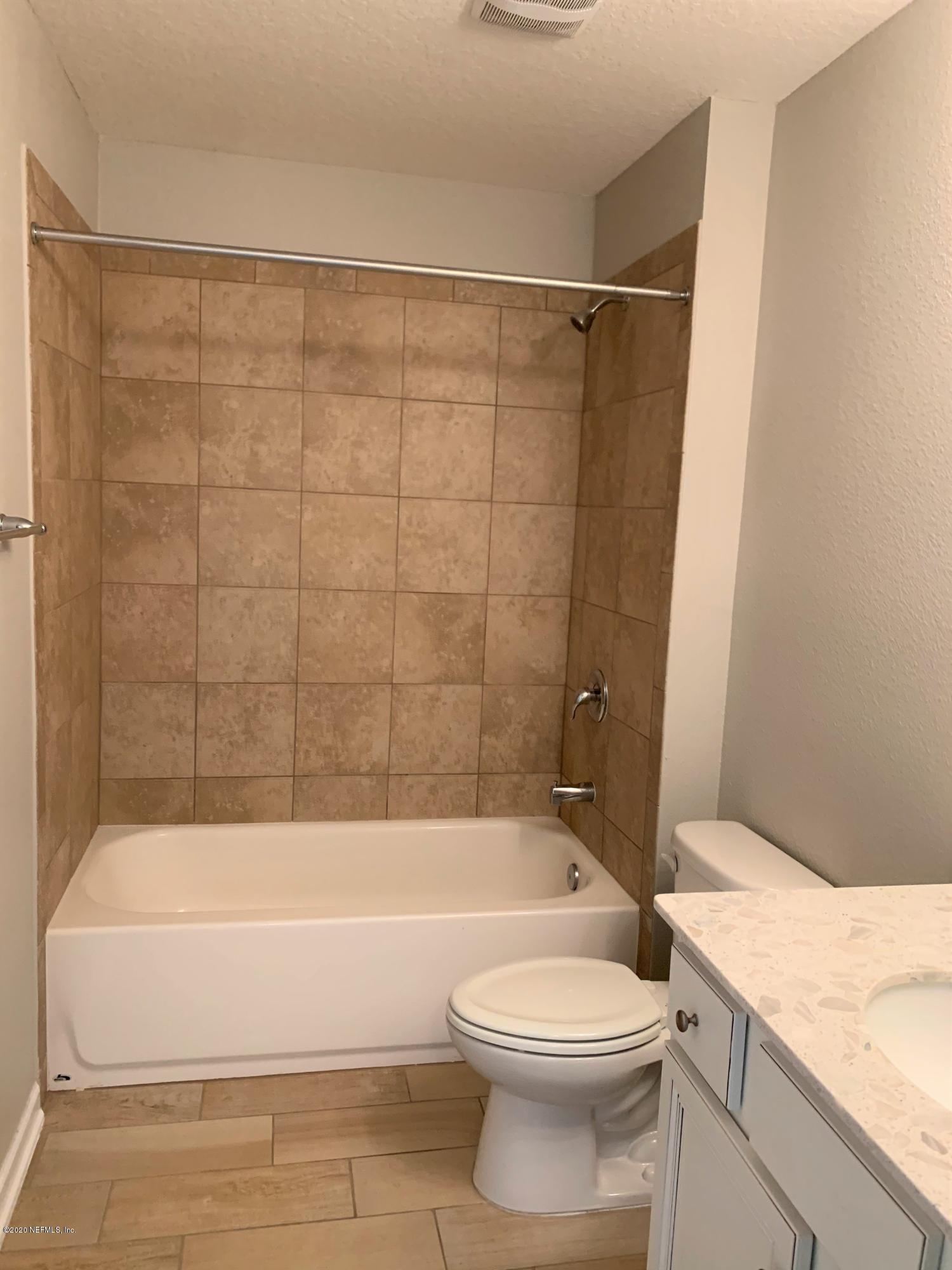 203 Providence Drive St. Augustine, FL 32092 - Photo 13 of 21 a bathroom with a toilet and a bathtub