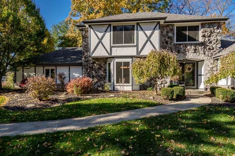 11948 Southgate Road Roscoe, IL 61073 - Photo 2 of 73 a front view of a house with garden