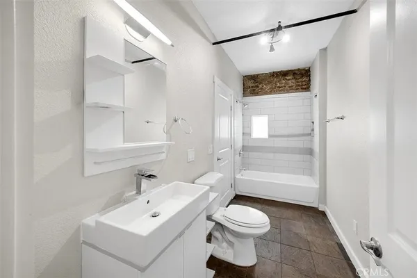 $1,975 | 601 Linden Avenue, Unit 104, Long Beach, CA 90802