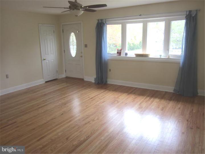 225 South Pennell Road Media, PA 19063 - Photo 6 of 25 Living Room