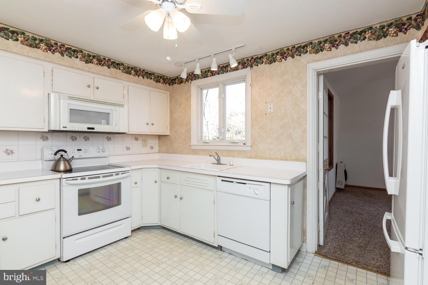 517 Rutherford Drive Springfield, PA 19064 - Photo 9 of 29