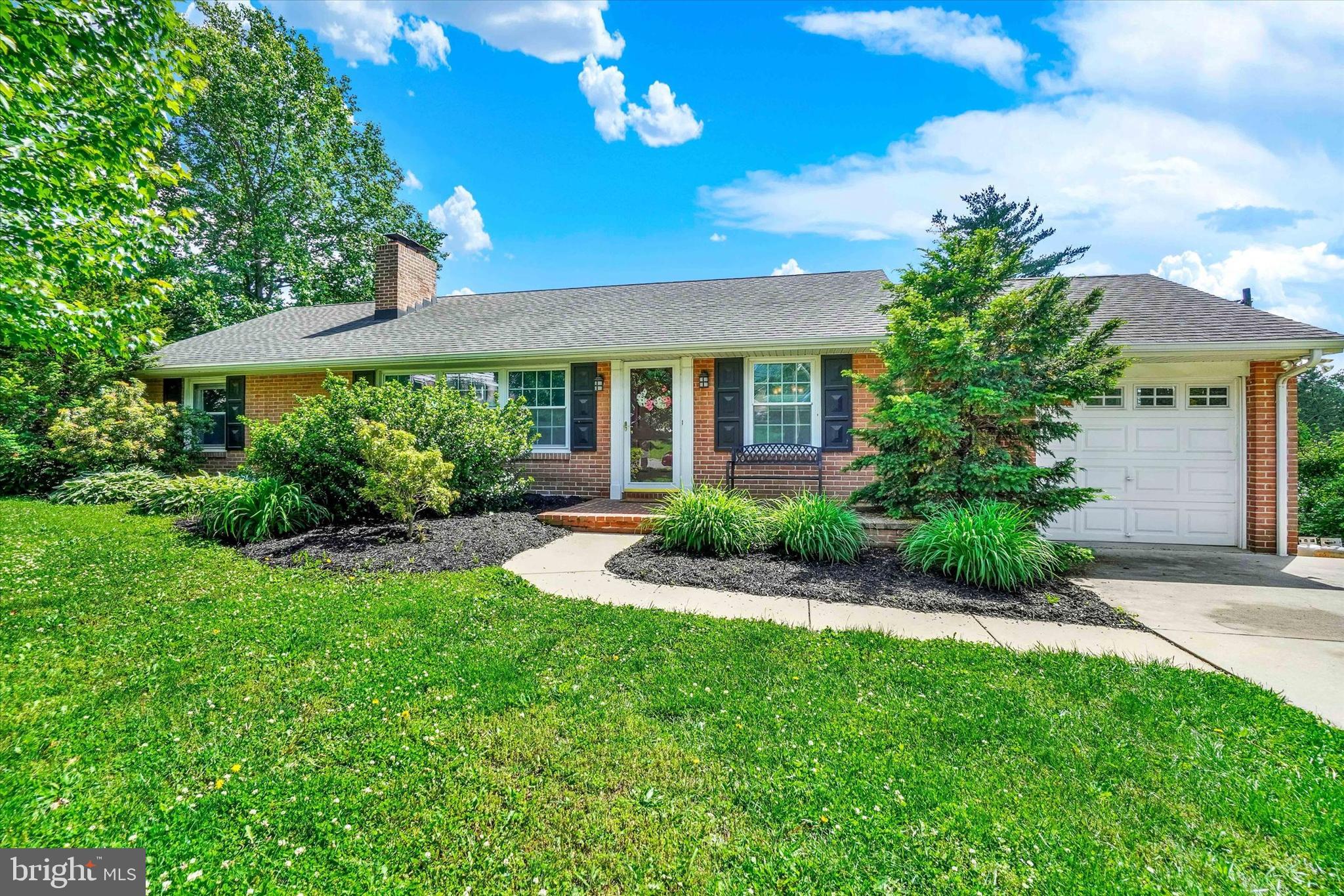 1616 Niles Road York, PA 17403 - Photo 2 of 31