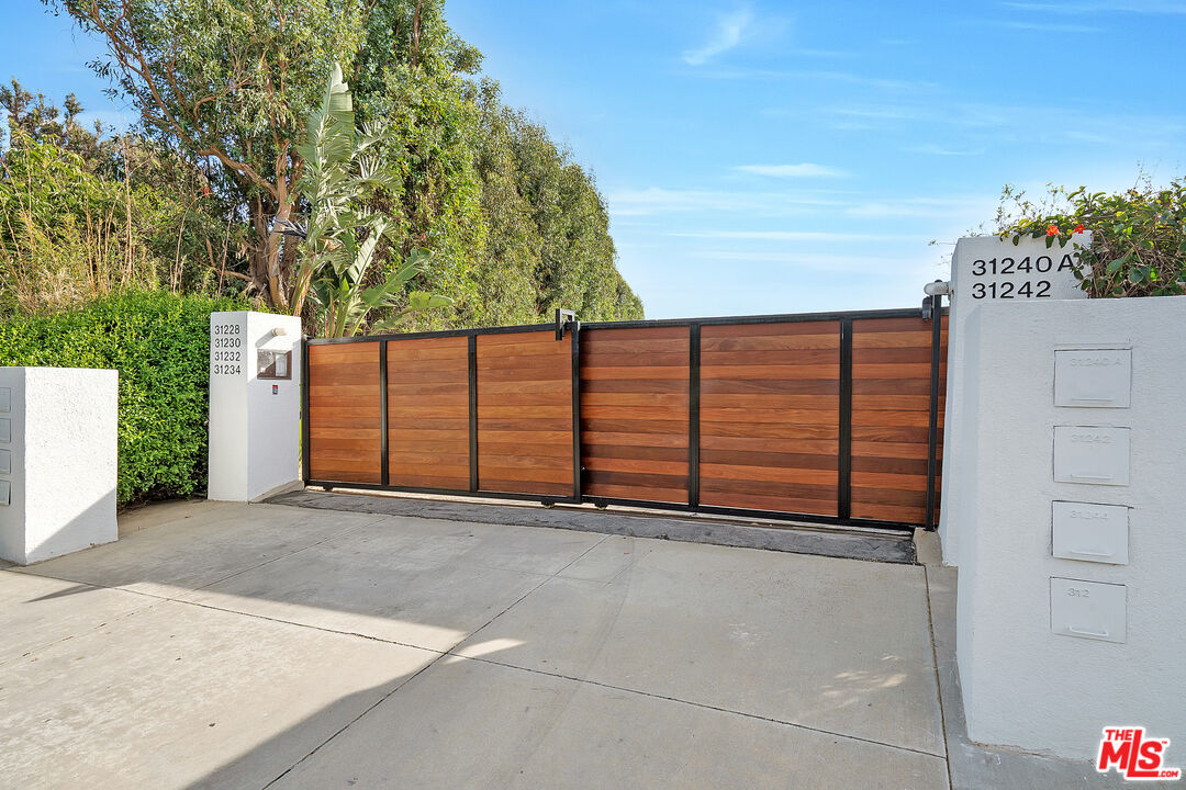 31240 Bailard Road Malibu, CA 90265 - Photo 2 of 31