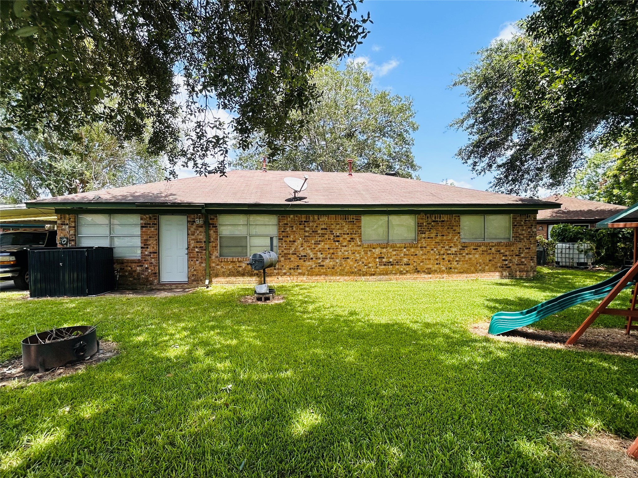 2 Travis Court Angleton, TX 77515 - Photo 18 of 18 Gallery Image 18