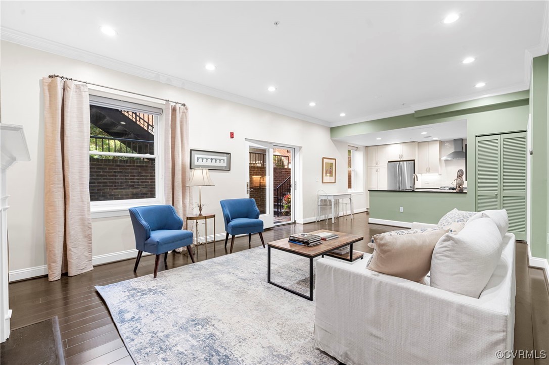 413 Stuart Circle, Unit PLD Richmond, VA 23220 - Photo 13 of 47 a living room with furniture and a window