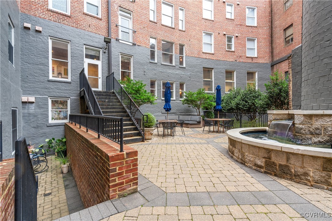 413 Stuart Circle, Unit PLD Richmond, VA 23220 - Photo 3 of 47 a view of an buildings with a bench
