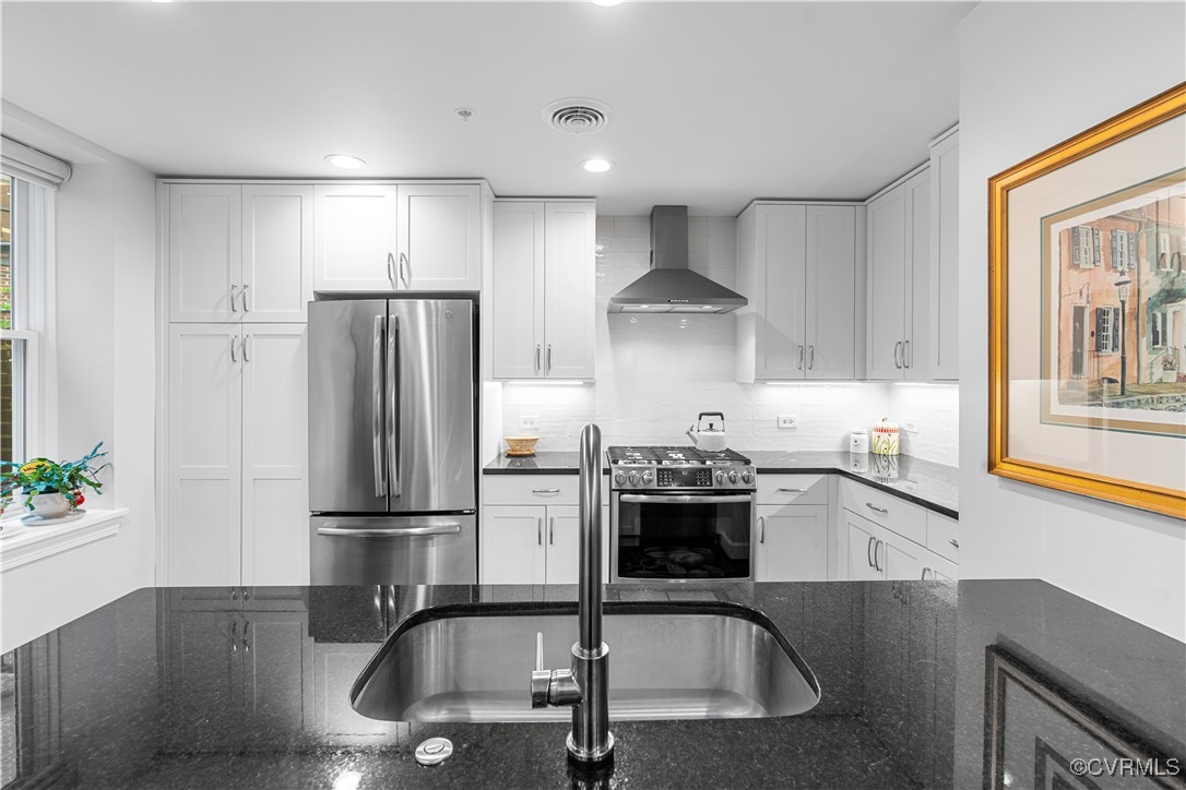 413 Stuart Circle, Unit PLD Richmond, VA 23220 - Photo 6 of 47 a kitchen with granite countertop a refrigerator and a stove top oven