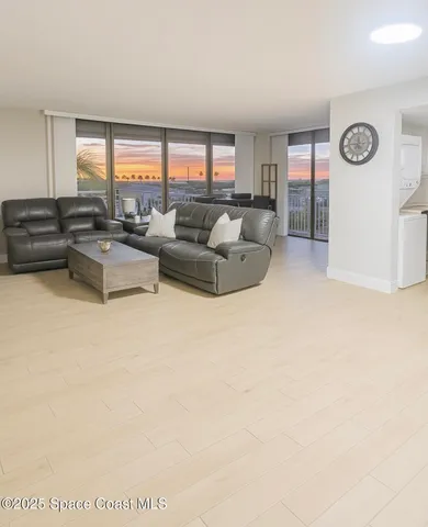 $469,900 | 877 N Highway, Unit 401, Indialantic, FL 32903