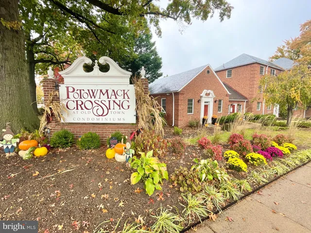 a sign that is on the side of the road