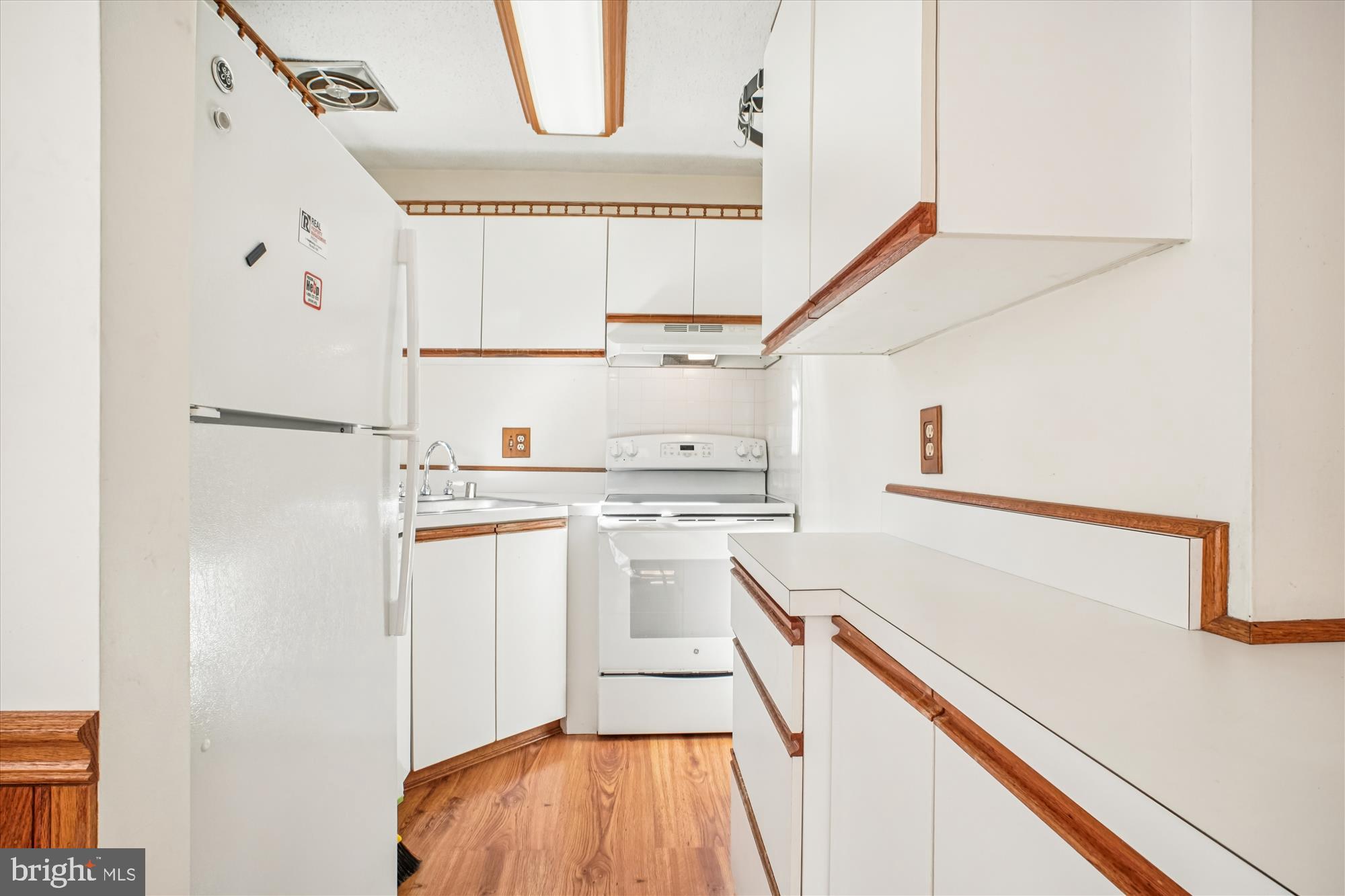 1602 West Abingdon Drive, Unit 202 Alexandria, VA 22314 - Photo 12 of 60 Kitchen