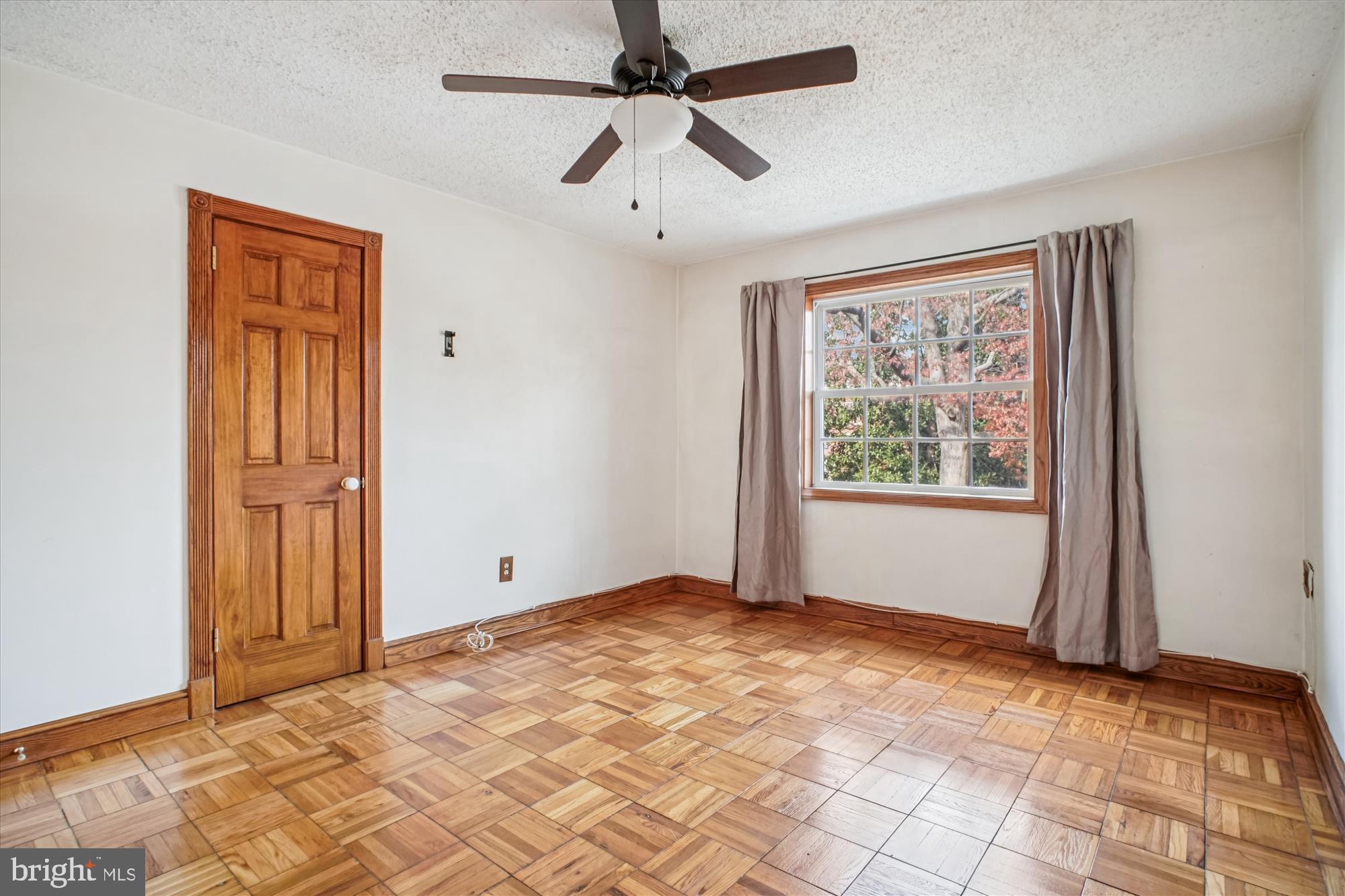 1602 West Abingdon Drive, Unit 202 Alexandria, VA 22314 - Photo 16 of 60 Primary Bedroom
