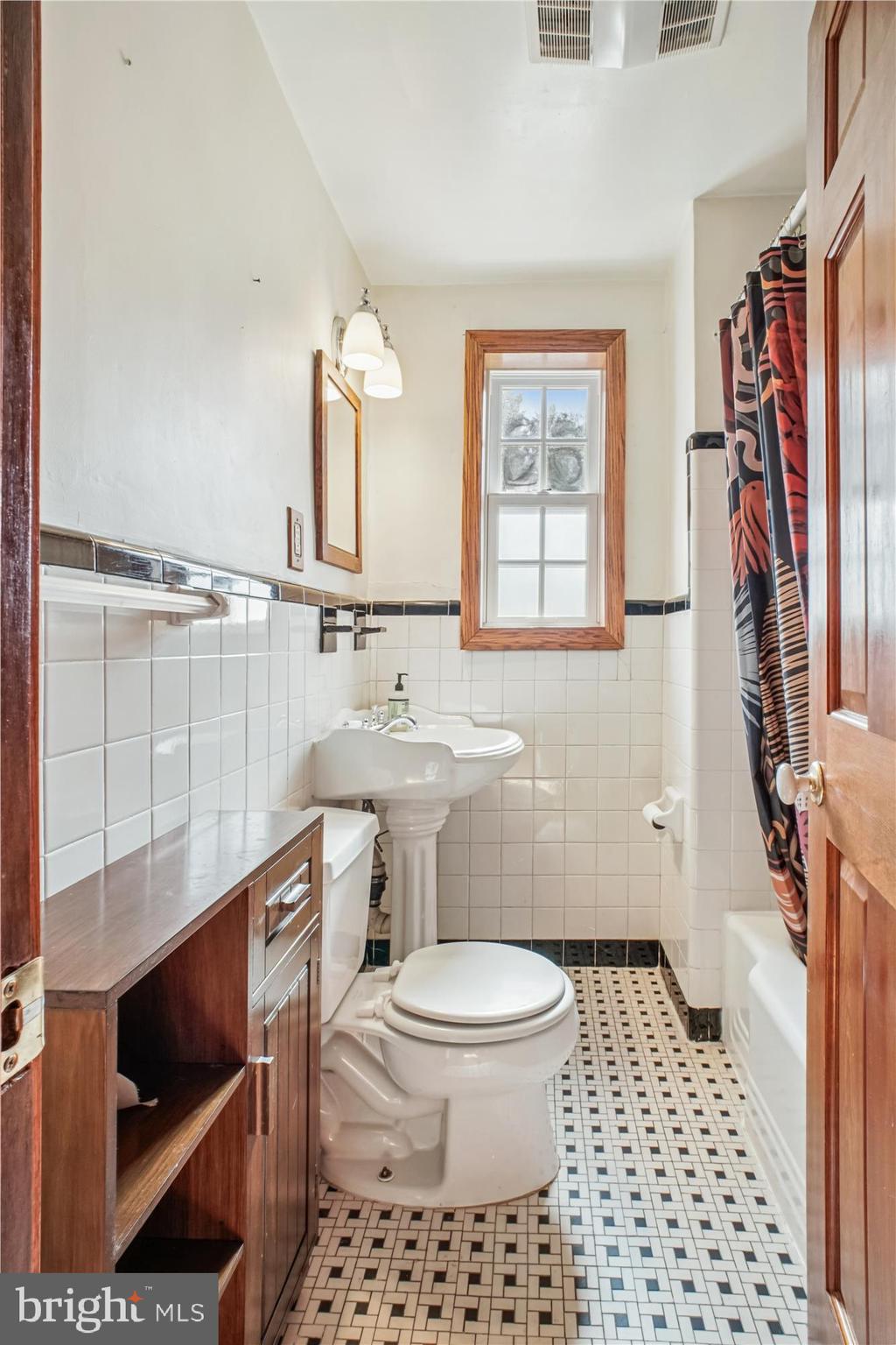 1602 West Abingdon Drive, Unit 202 Alexandria, VA 22314 - Photo 18 of 60 Primary Bath