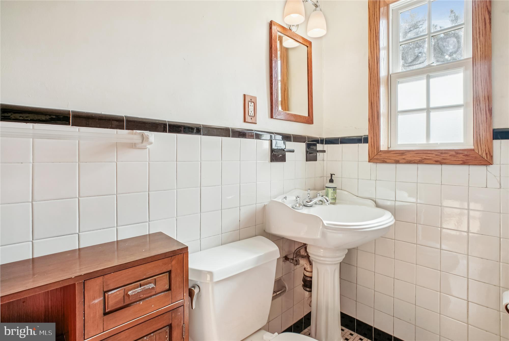 1602 West Abingdon Drive, Unit 202 Alexandria, VA 22314 - Photo 19 of 60 Primary Bath