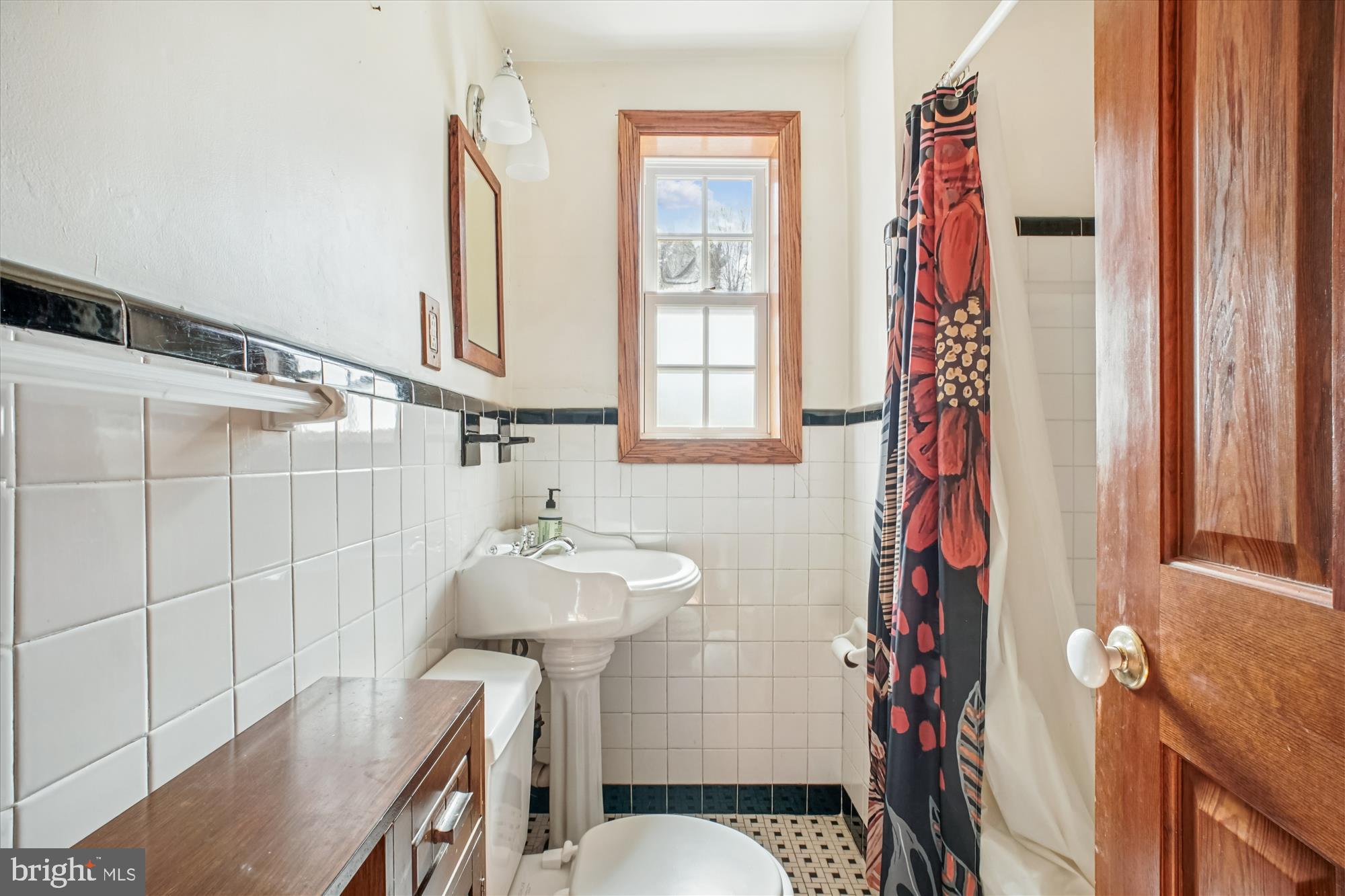 1602 West Abingdon Drive, Unit 202 Alexandria, VA 22314 - Photo 20 of 60 Primary Bath