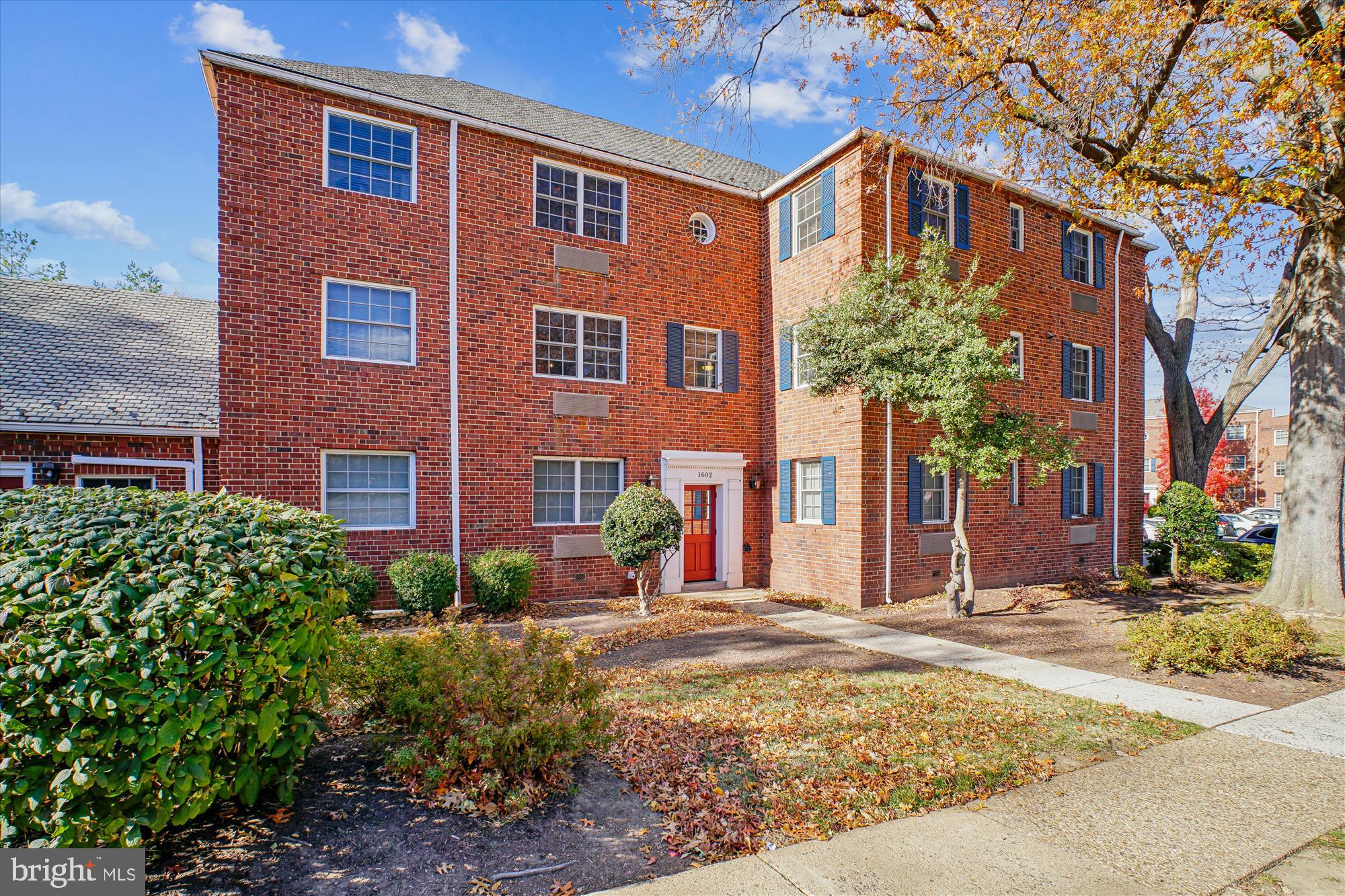 1602 West Abingdon Drive, Unit 202 Alexandria, VA 22314 - Photo 2 of 60 Front Elevation