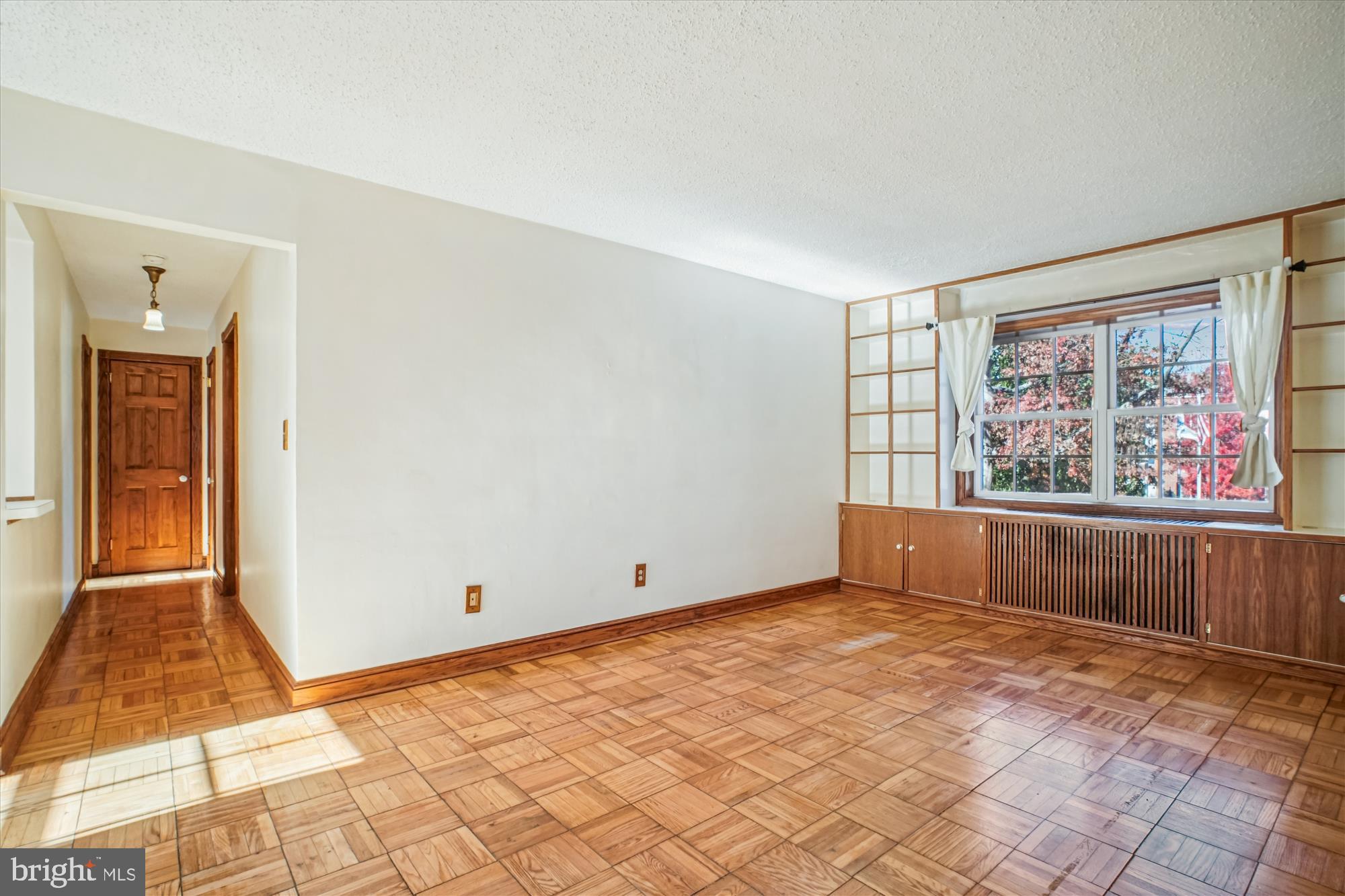 1602 West Abingdon Drive, Unit 202 Alexandria, VA 22314 - Photo 6 of 60 Living Room