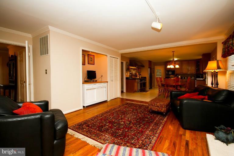 8200 Falstaff Road McLean, VA 22102 - Photo 19 of 24 Family Room