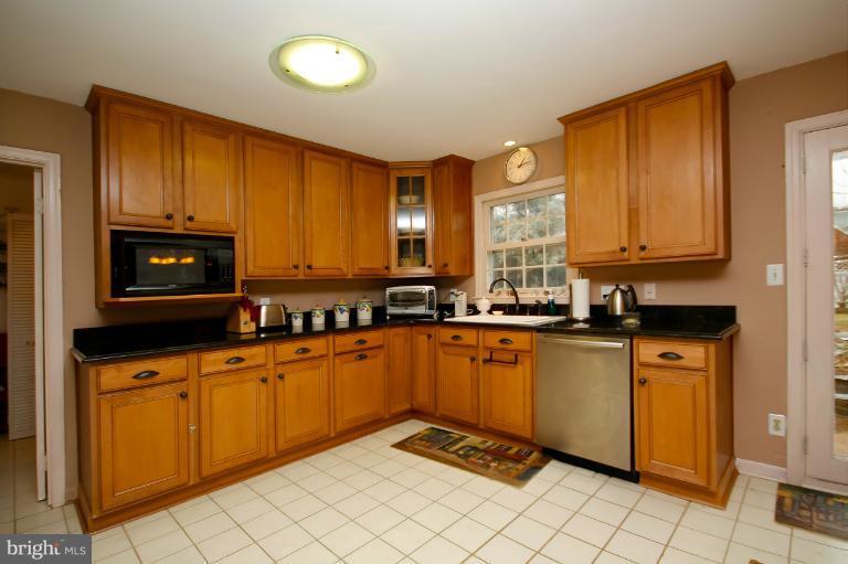 8200 Falstaff Road McLean, VA 22102 - Photo 9 of 24 Kitchen