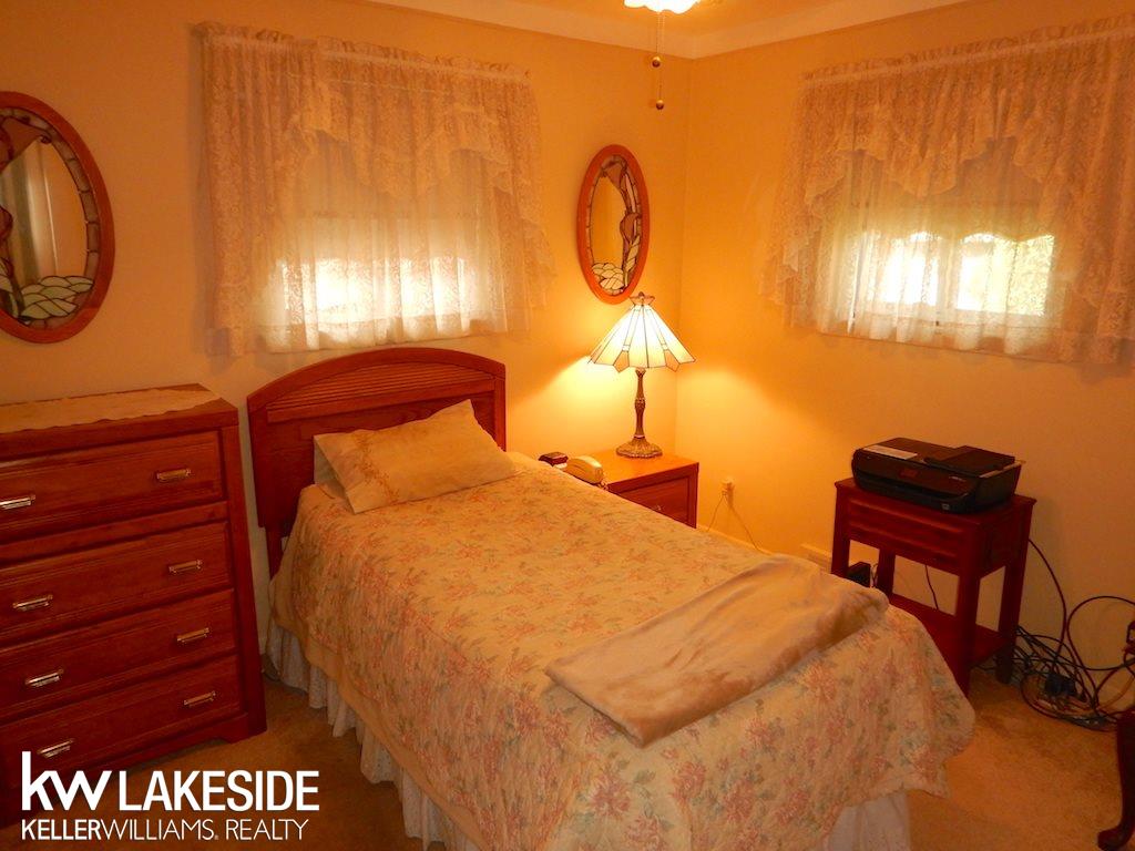 24860 Roxana Avenue Eastpointe, MI 48021 - Photo 20 of 22 31324241-19.JPG