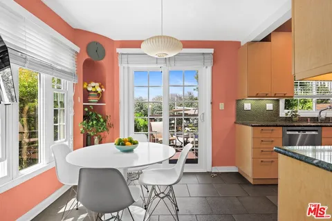 $1,895,000 | 825 South Stanley Avenue, Los Angeles, CA 90036
