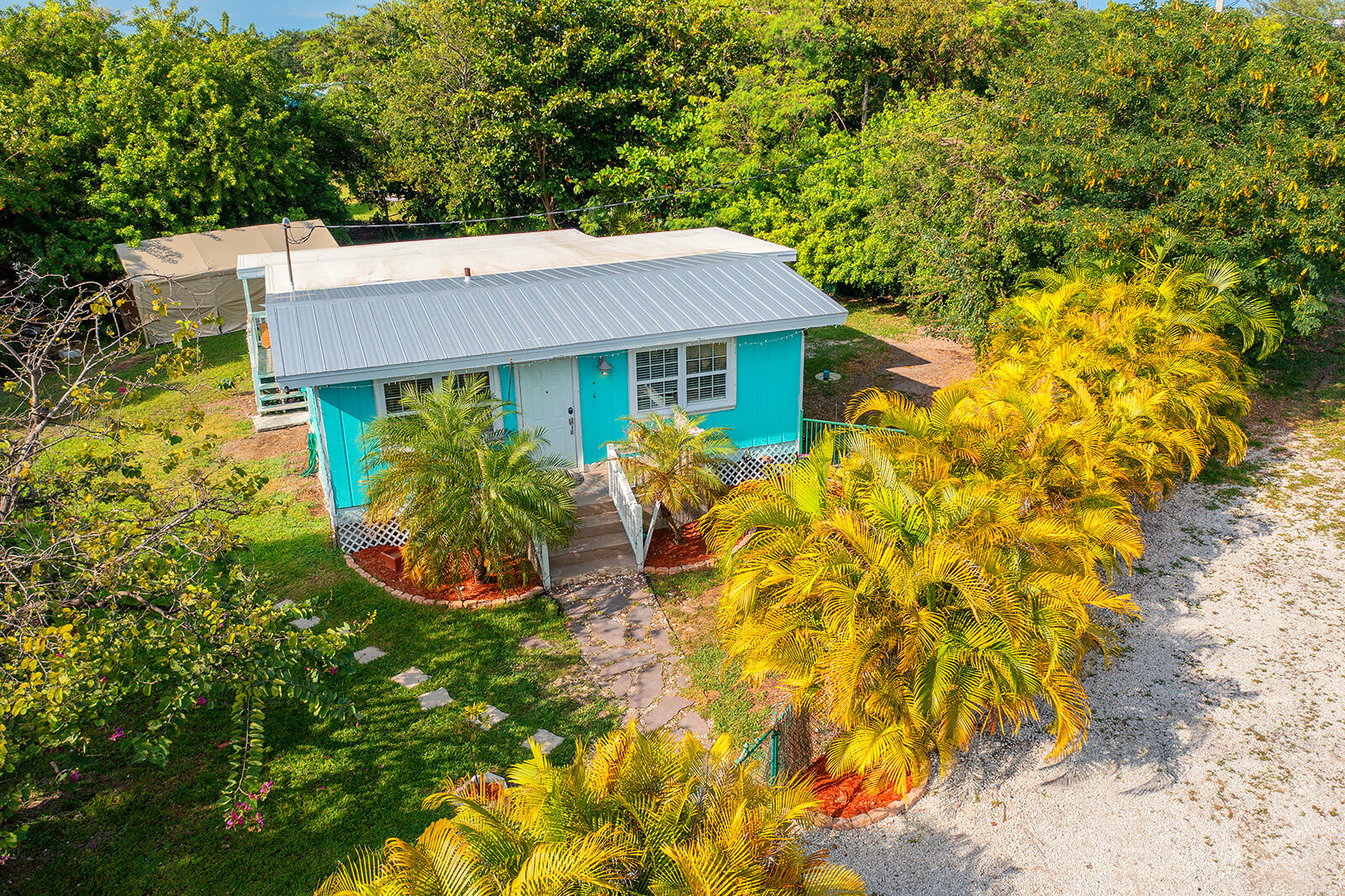 26985 Dolphin Road Summerland Key, FL 33042 - Photo 2 of 31 26985 Dolphin Rd (web) 001