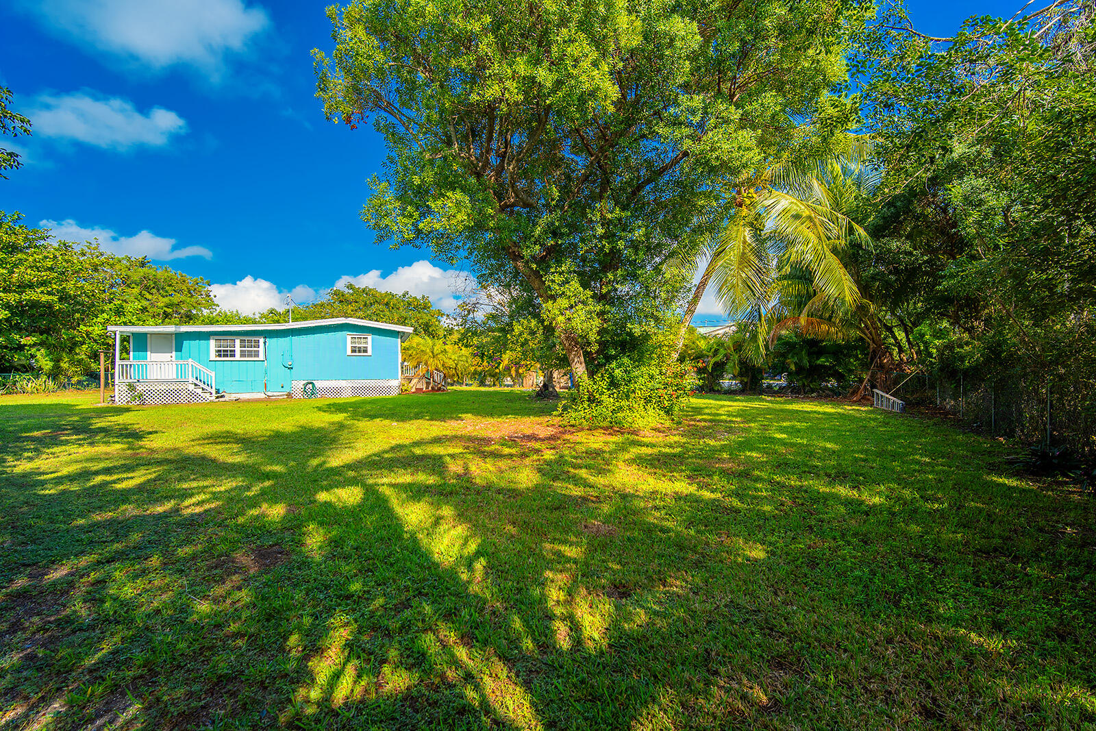 26985 Dolphin Road Summerland Key, FL 33042 - Photo 13 of 31 26985 Dolphin Rd (web) 062