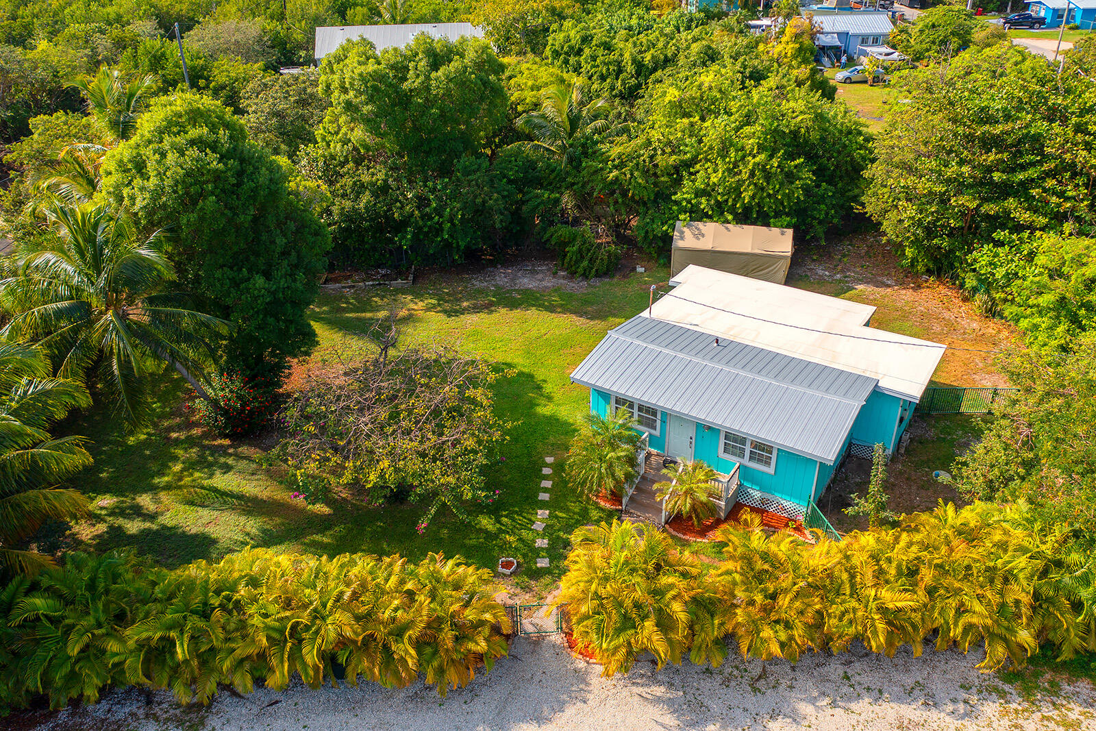 26985 Dolphin Road Summerland Key, FL 33042 - Photo 3 of 31 26985 Dolphin Rd (web) 002