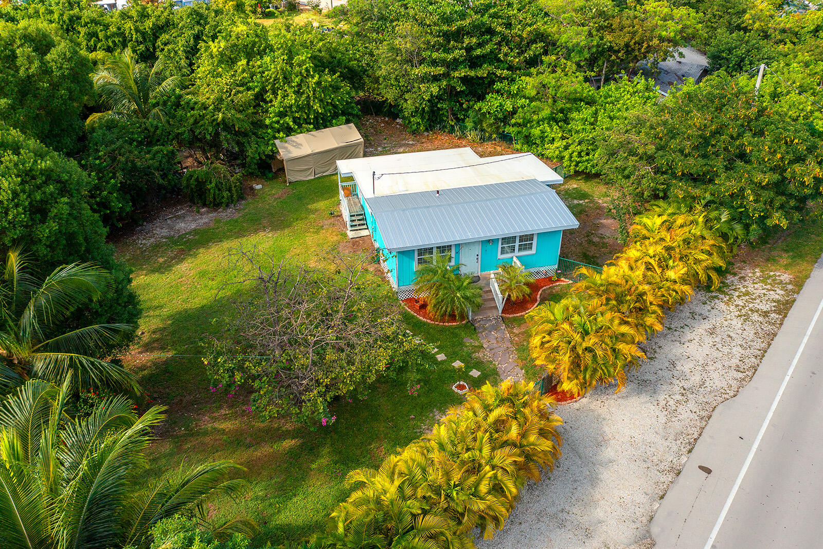 26985 Dolphin Road Summerland Key, FL 33042 - Photo 7 of 31 26985 Dolphin Rd (web) 018