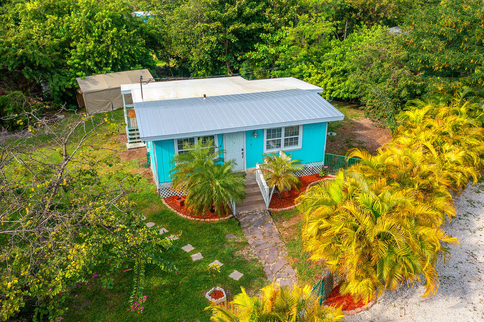 26985 Dolphin Road Summerland Key, FL 33042 - Photo 8 of 31 26985 Dolphin Rd (web) 020