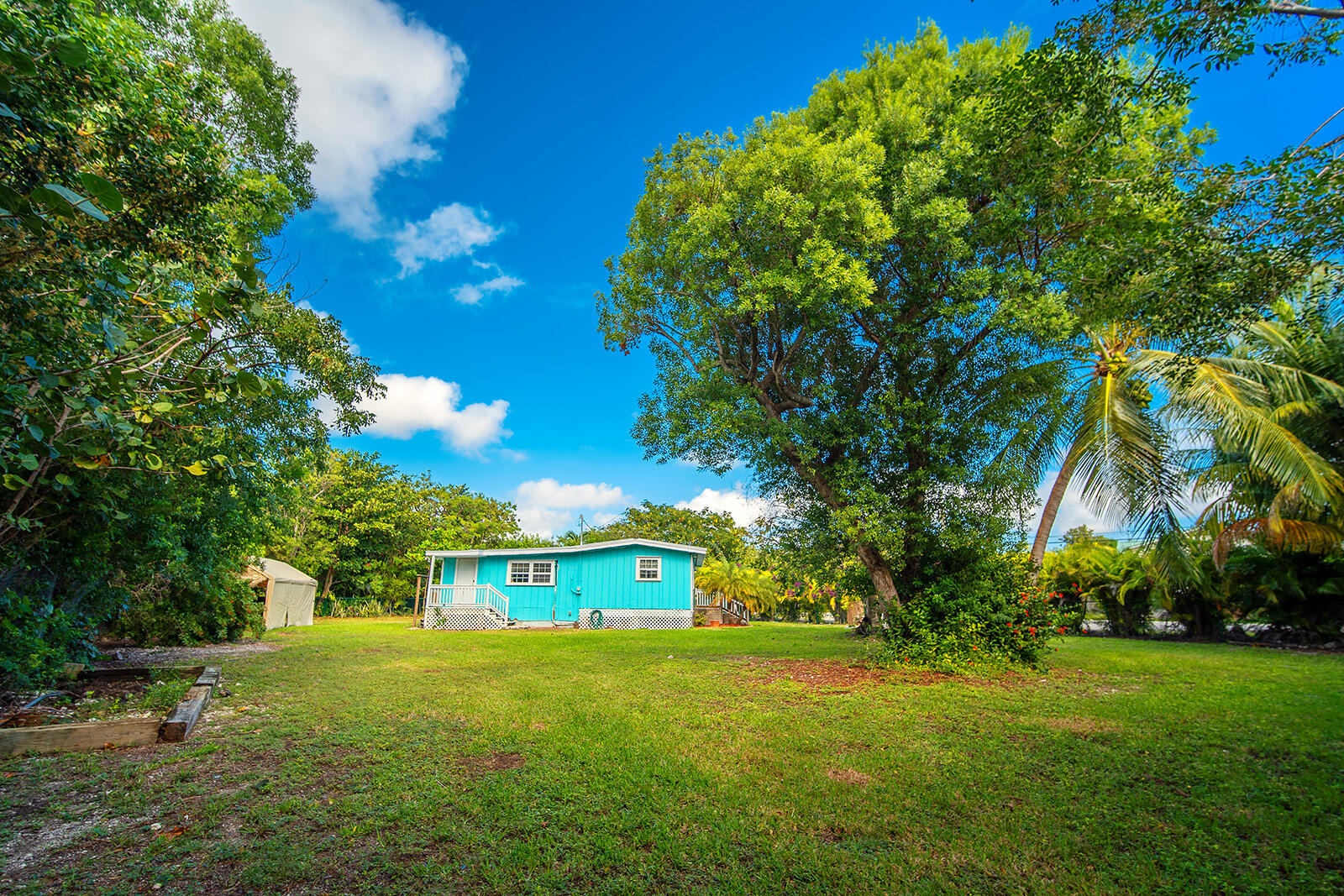 26985 Dolphin Road Summerland Key, FL 33042 - Photo 10 of 31 26985 Dolphin Rd (web) 038