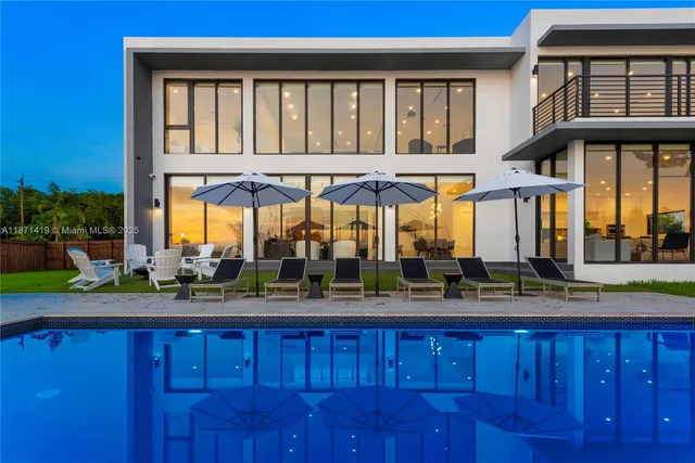 a view of an chairs and table in backyard