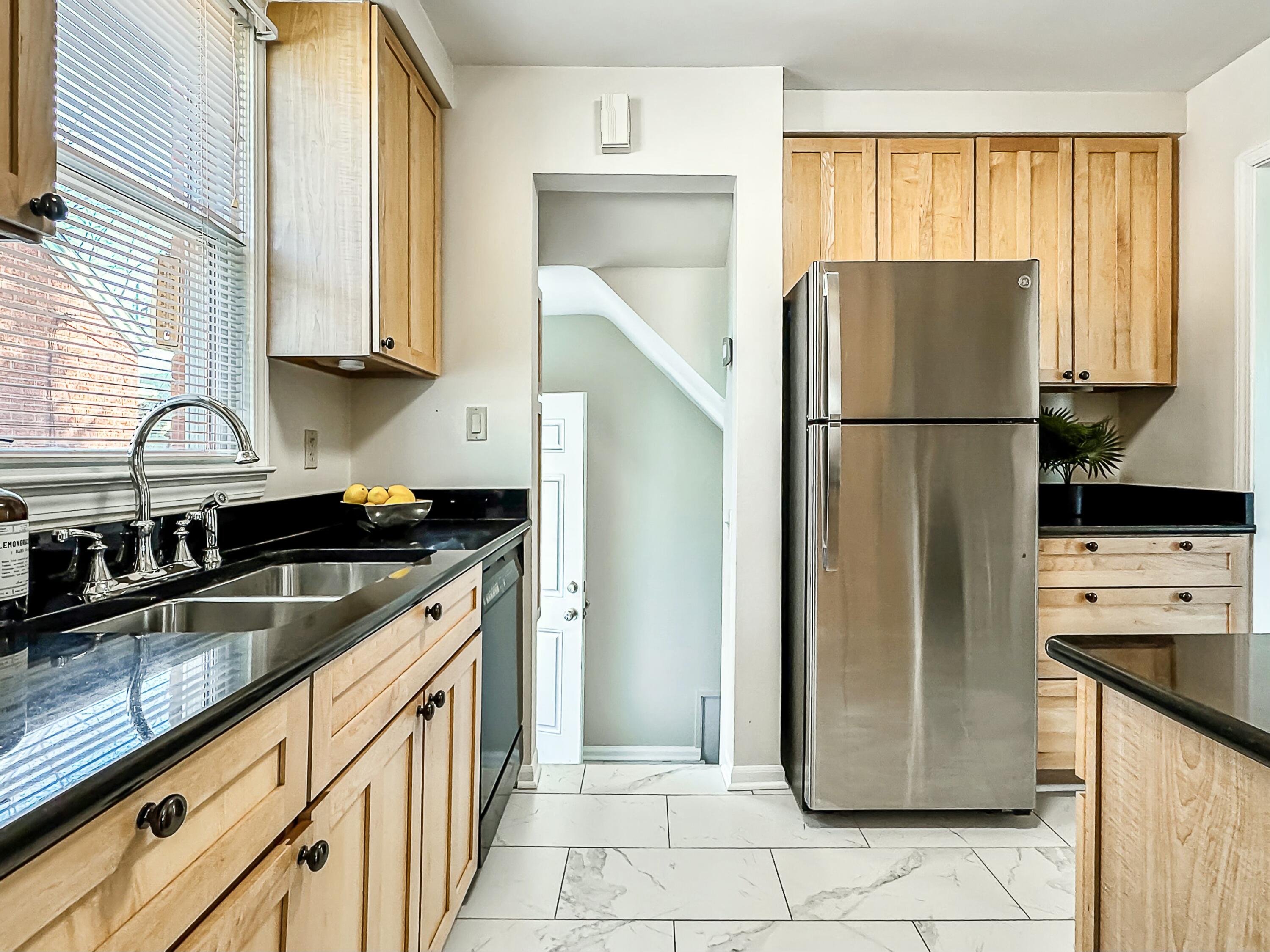 995 Oxford Road Berkley, MI 48072 - Photo 11 of 43 tempImagepsSk36