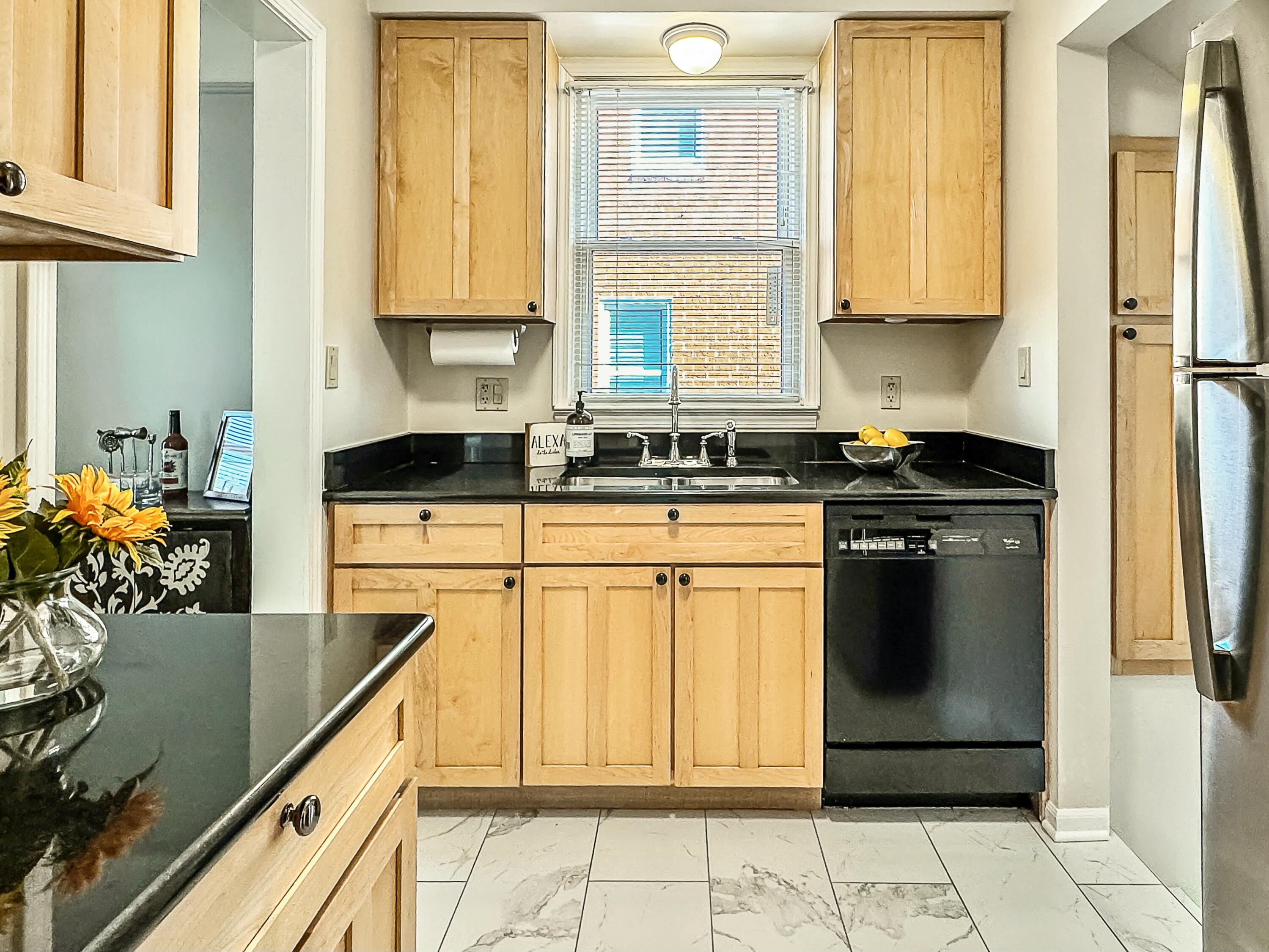 995 Oxford Road Berkley, MI 48072 - Photo 13 of 43 tempImageQWsNuF