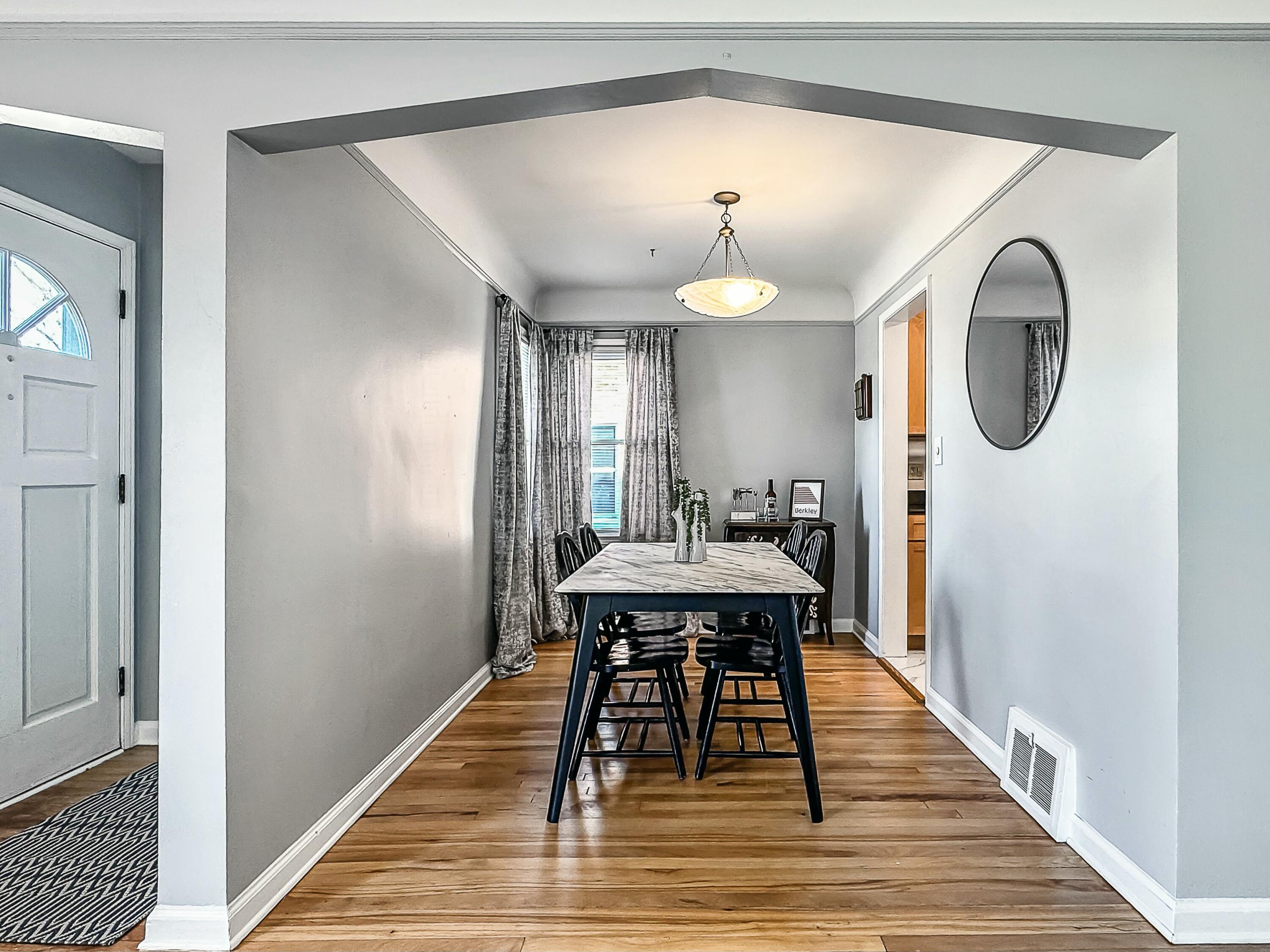 995 Oxford Road Berkley, MI 48072 - Photo 3 of 43 tempImageq8bS1T