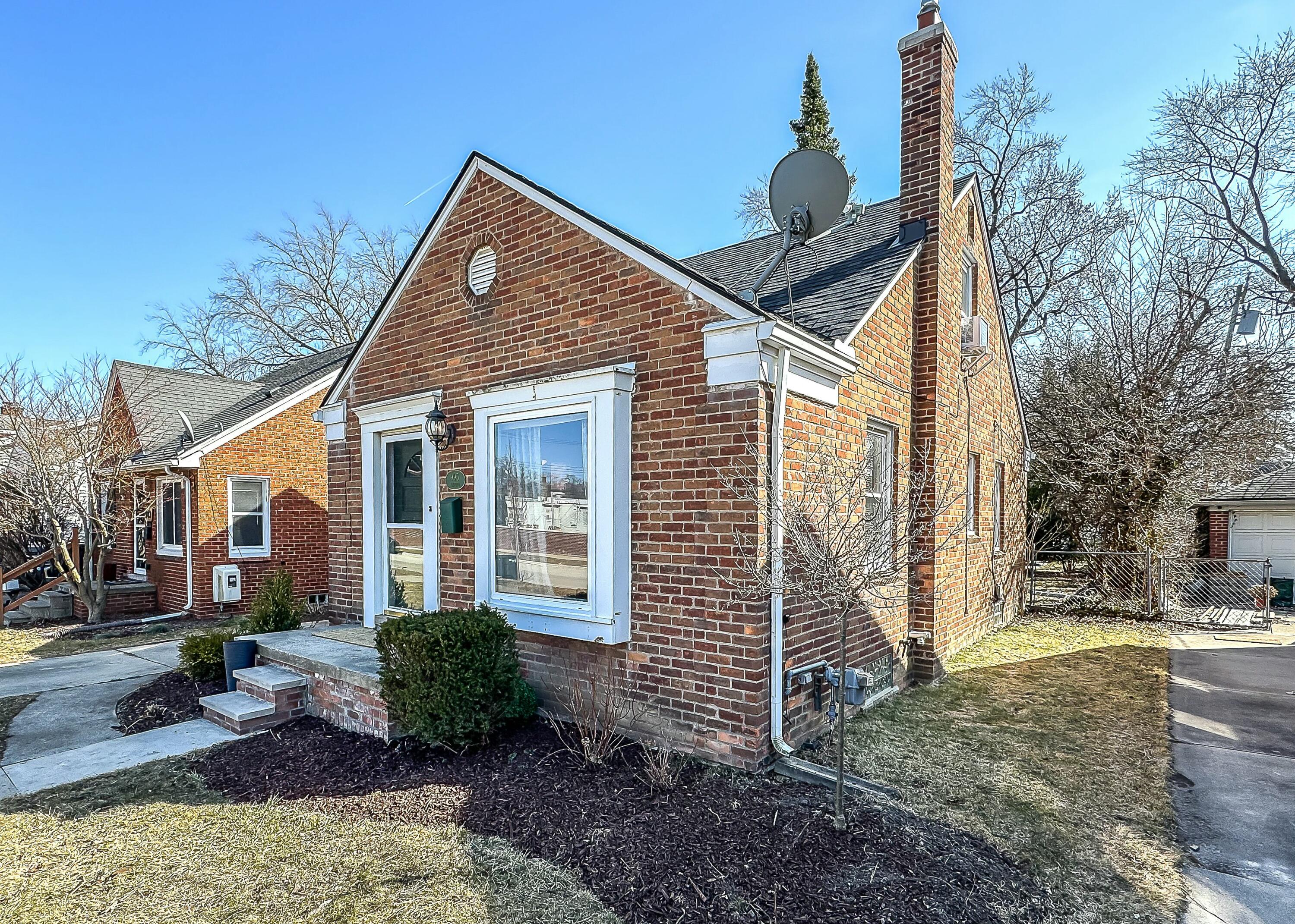995 Oxford Road Berkley, MI 48072 - Photo 35 of 43 tempImageA0LQWE