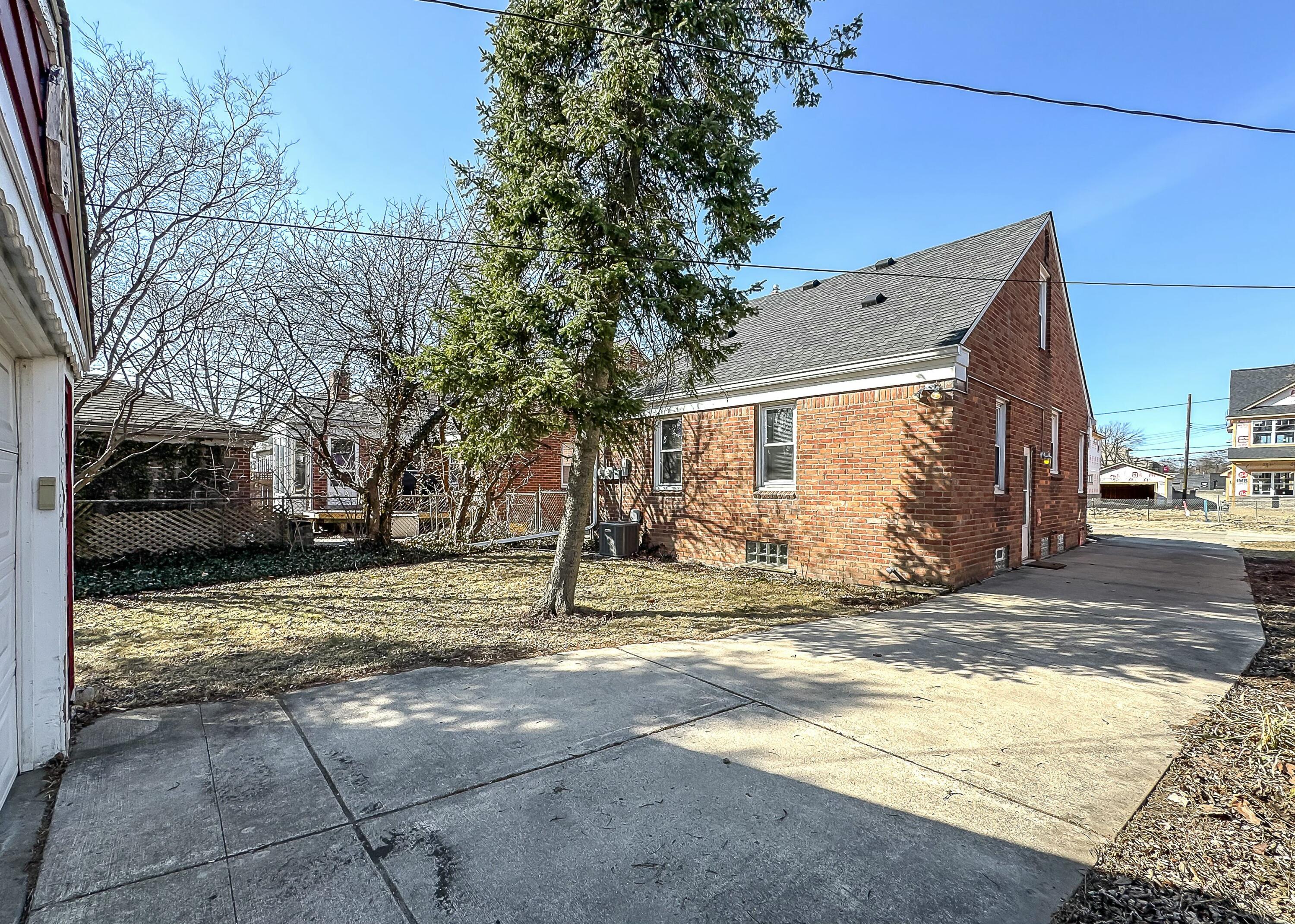 995 Oxford Road Berkley, MI 48072 - Photo 36 of 43 tempImage4Fwusj