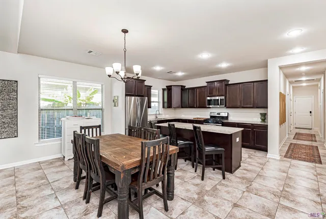 $324,900 | 7805 Antebellum Avenue, Baton Rouge, LA 70820