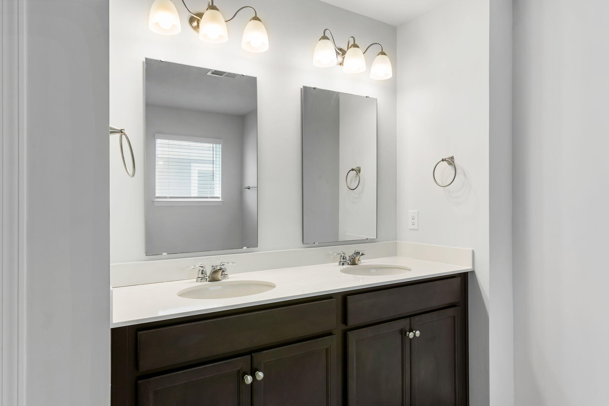 3830 Sawmill Court Mount Pleasant, SC 29429 - Photo 13 of 19 Primary bathroom -- upstairs