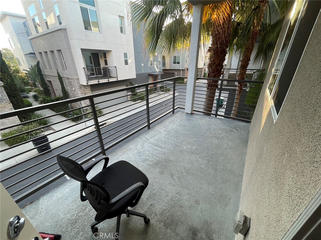 136 Unity Irvine, CA 92614 - Photo 6 of 15 a living room with furniture