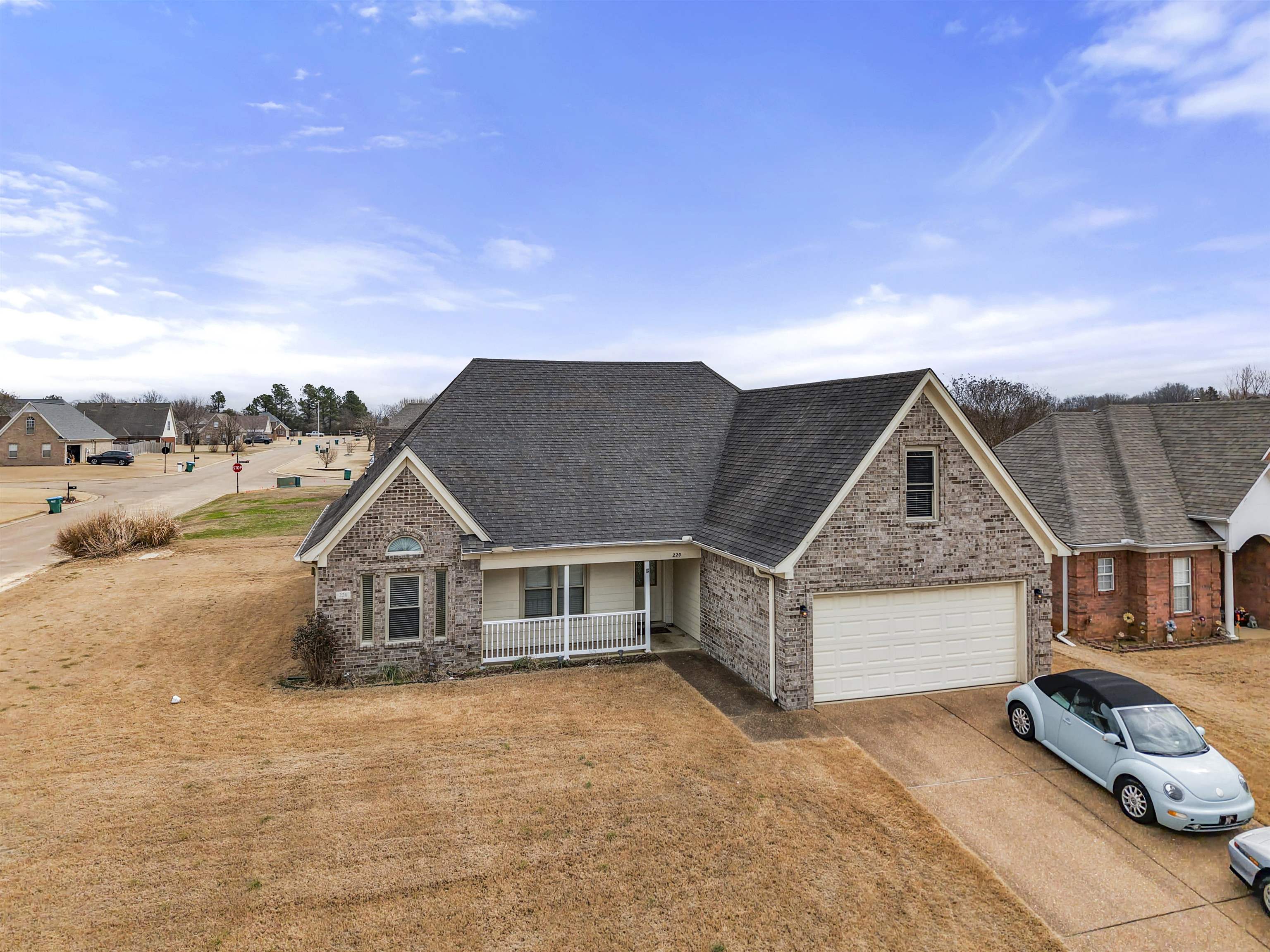 a view of a house with a yard