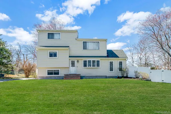 $659,000 | 26 Carl Street, Ronkonkoma, NY 11779