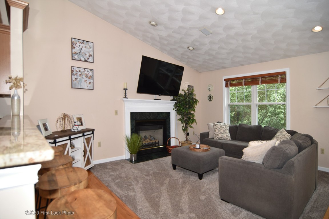 350 Franklin Road Coventry, RI 02816 - Photo 3 of 40