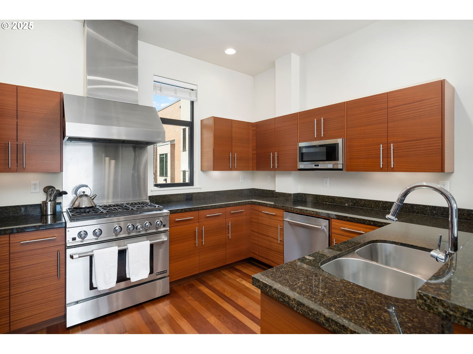 1658 Northwest Riverscape Street Portland, OR 97209 - Photo 14 of 35