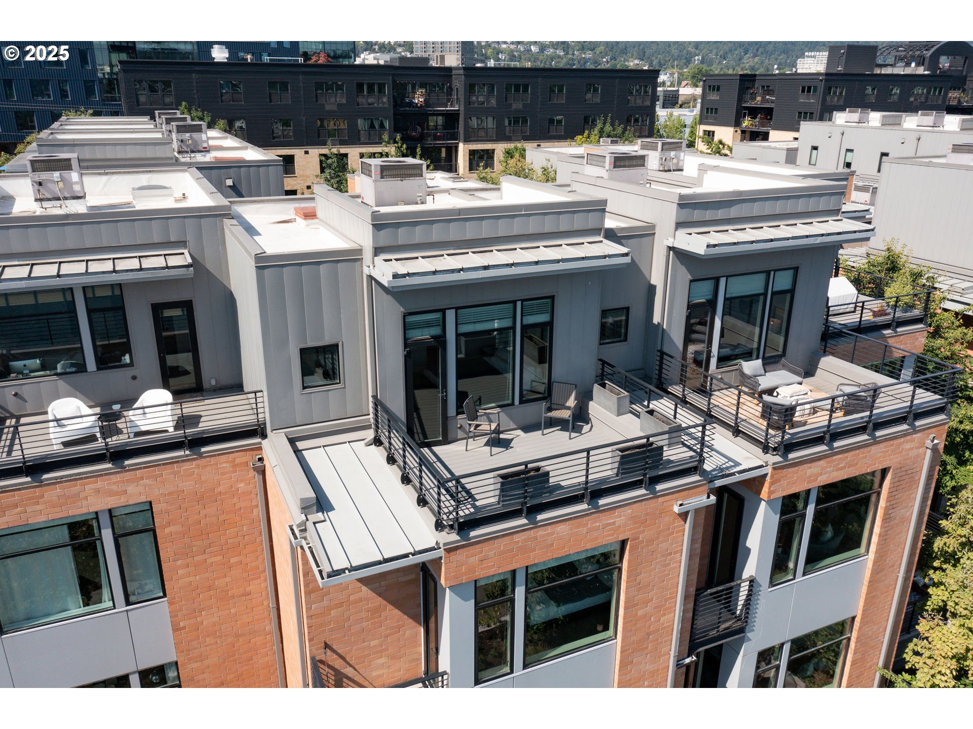 1658 Northwest Riverscape Street Portland, OR 97209 - Photo 4 of 35