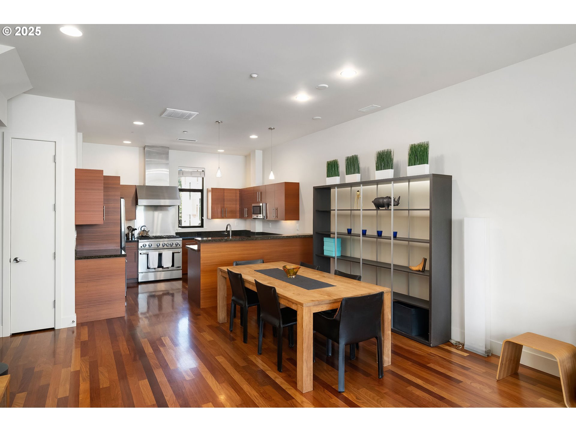 1658 Northwest Riverscape Street Portland, OR 97209 - Photo 10 of 35